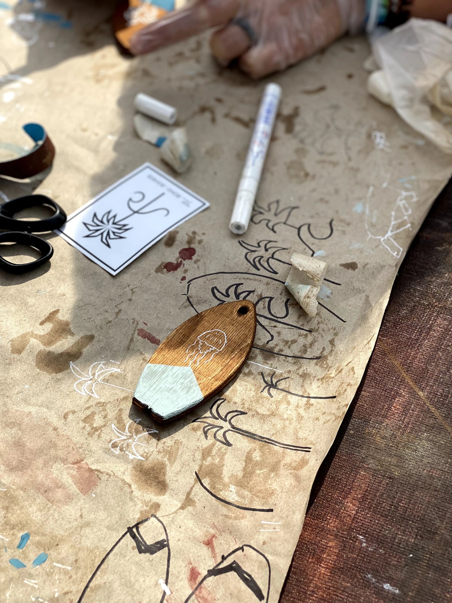 Handbemalter Surfboard-Anhänger